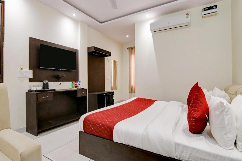 Hotel De Hocks Deluxe - New Delhi Railway Station Exterior photo