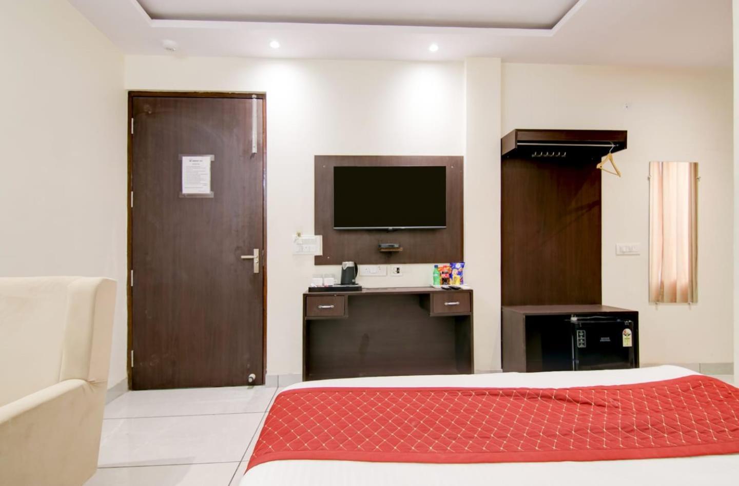 Hotel De Hocks Deluxe - New Delhi Railway Station Exterior photo